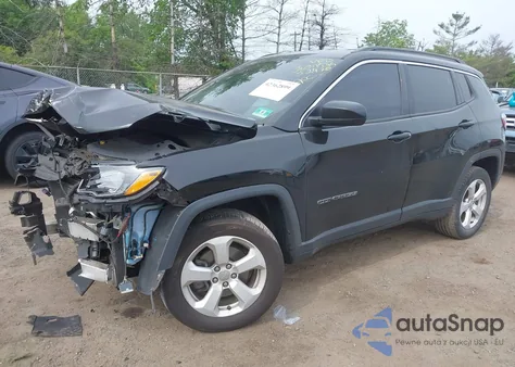 2018 Jeep Compass Latitude 4X4 из США, поврежденный, VIN 3C4NJDBB2JT246030